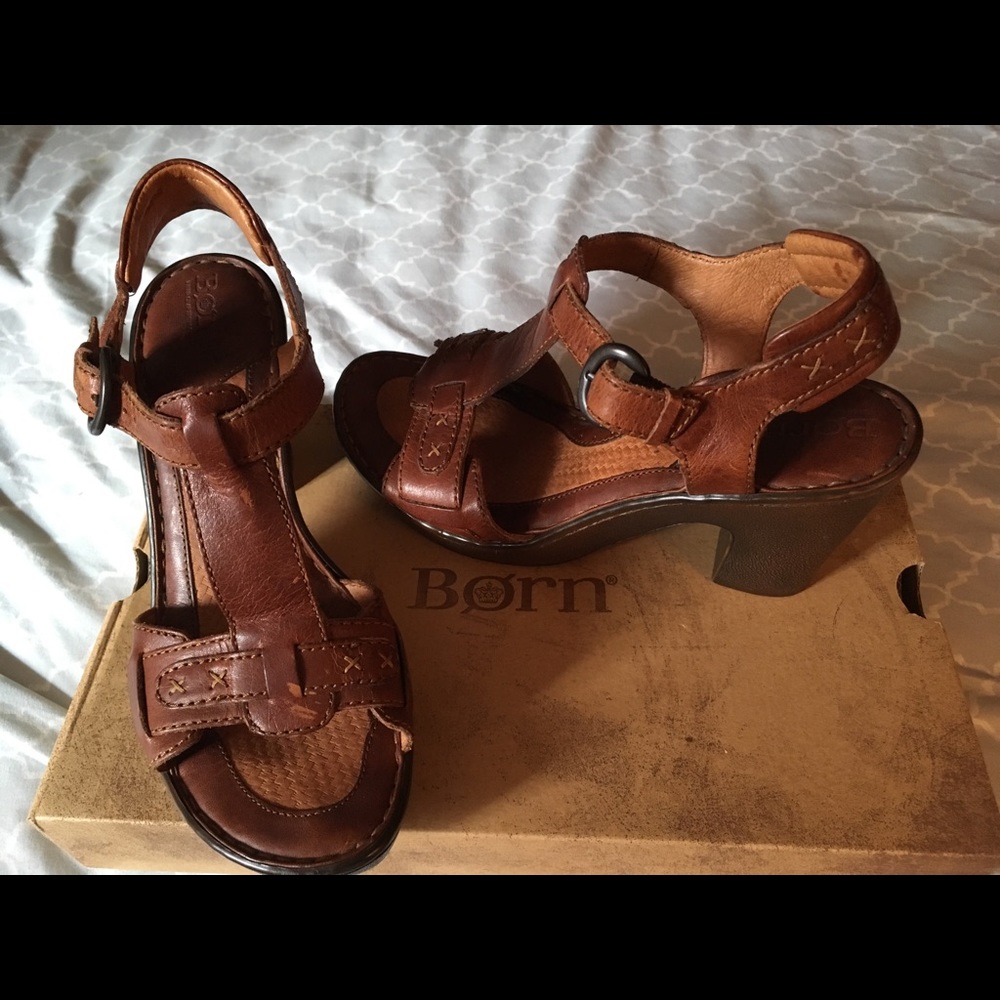 Born NWOT brown leather sandal with heel/platform